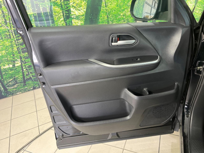 2022 Toyota Voxy 6BA-MZRA90W (UW-69ef58bf46052)[23]