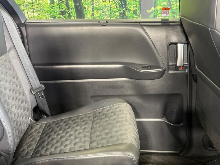 2022 Toyota Voxy 6BA-MZRA90W (UW-69ef58bf46052)[8]