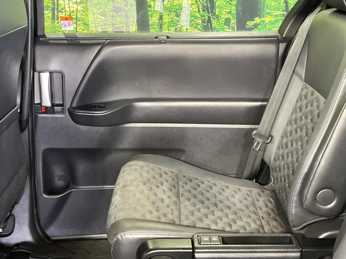 2022 Toyota Voxy 6BA-MZRA90W (UW-69ef58bf46052)[22]