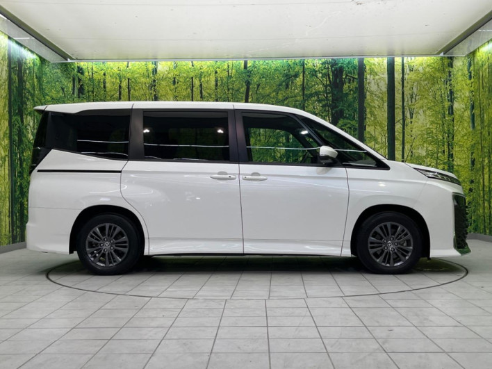 2023 Toyota Voxy 6BA-MZRA90W (UW-69ef58c00826f)[28]