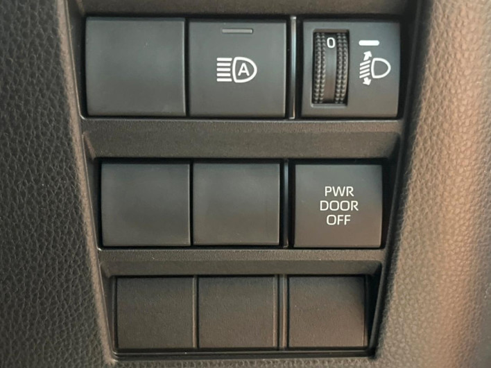 2023 Toyota Voxy 6BA-MZRA90W (UW-69ef58c153018)[22]