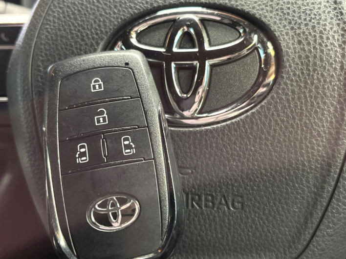 2023 Toyota Voxy 6BA-MZRA90W (UW-69ef58c153018)[28]