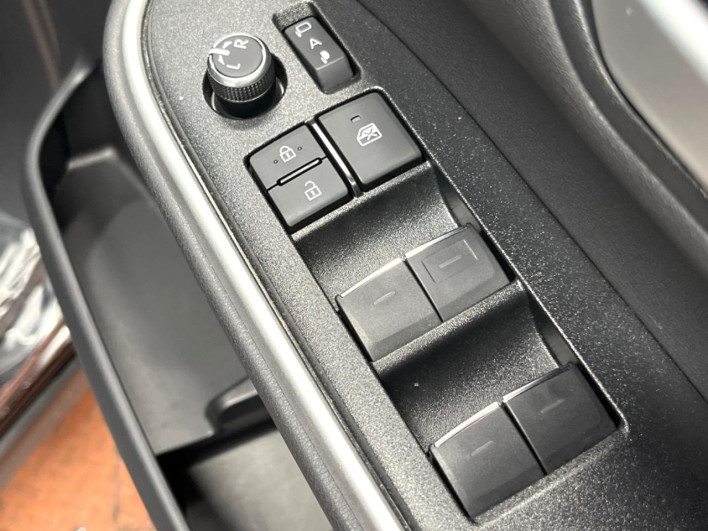 2023 Toyota Voxy 6BA-MZRA90W (UW-69ef58c153018)[21]