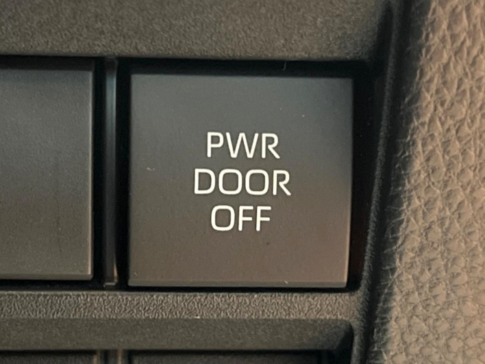 2023 Toyota Voxy 6BA-MZRA90W (UW-69ef58c153018)[24]