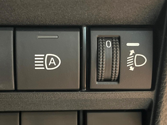 2023 Toyota Voxy 6BA-MZRA90W (UW-69ef58c153018)[23]