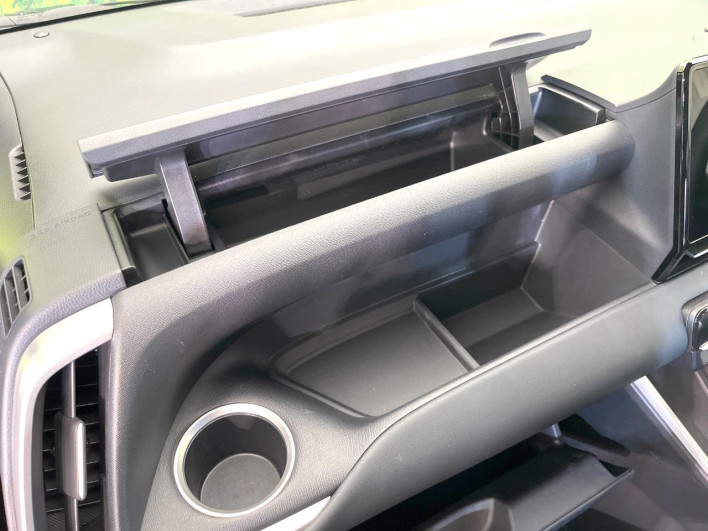 2023 Toyota Voxy 6BA-MZRA90W (UW-69ef58c1825d7)[5]