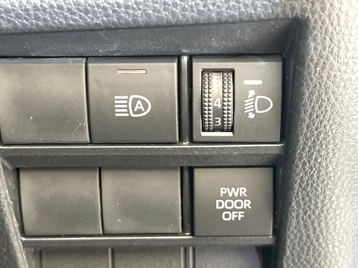 2023 Toyota Voxy 6BA-MZRA90W (UW-69ef58c1825d7)[12]