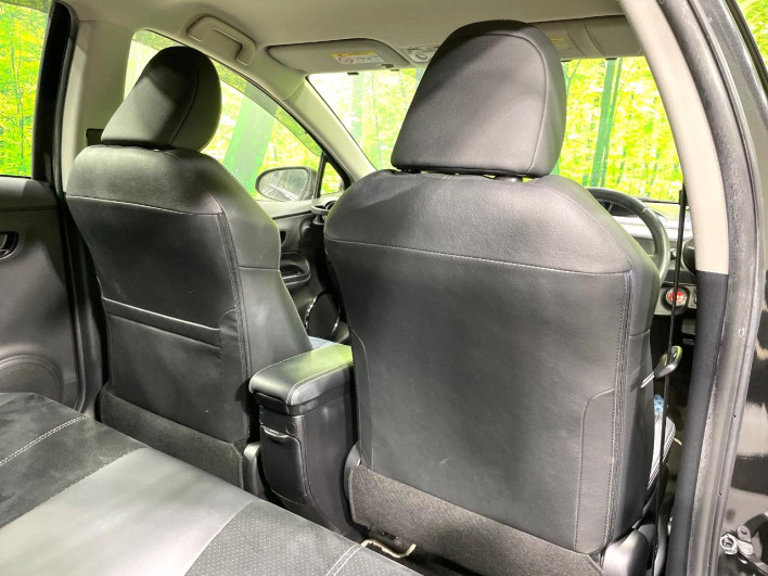 2015 Toyota Aqua DAA-NHP10 (UW-69ef58c5e2e31)[17]