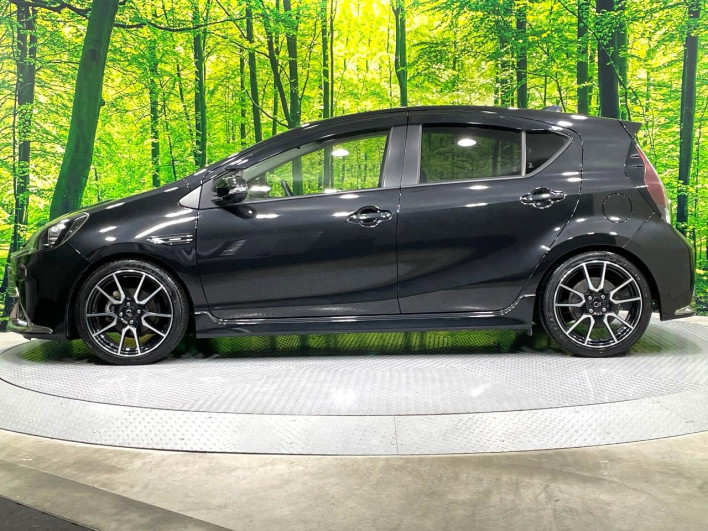 2015 Toyota Aqua DAA-NHP10 (UW-69ef58c5e2e31)[6]