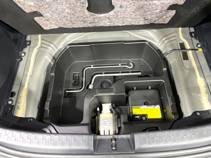 2015 Toyota Aqua DAA-NHP10 (UW-69ef58c5e2e31)[16]