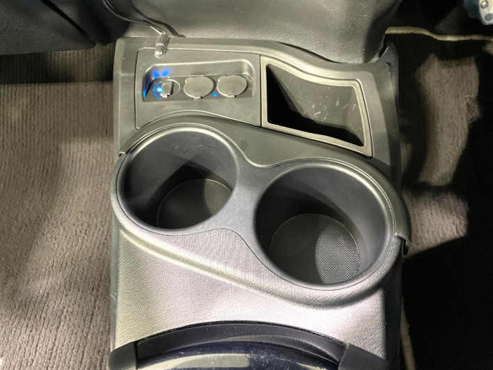 2015 Toyota Aqua DAA-NHP10 (UW-69ef58c5e2e31)[25]