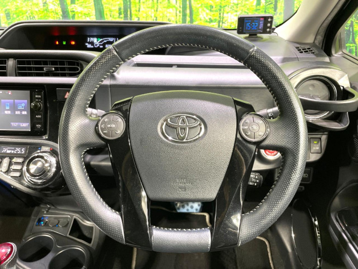 2015 Toyota Aqua DAA-NHP10 (UW-69ef58c5e2e31)[19]