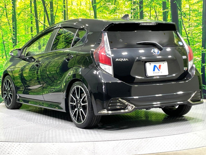 2015 Toyota Aqua DAA-NHP10 (UW-69ef58c5e2e31)[7]