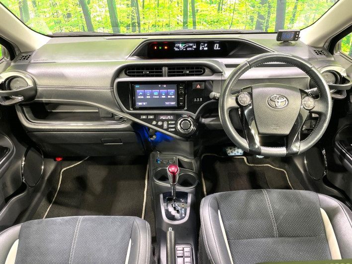 2015 Toyota Aqua DAA-NHP10 (UW-69ef58c5e2e31)[18]