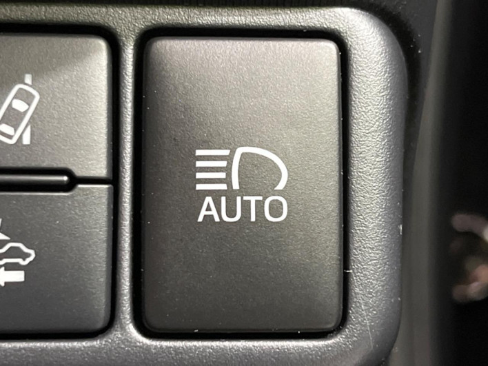 2016 Toyota Aqua DAA-NHP10 (UW-69ef58c65872a)[17]