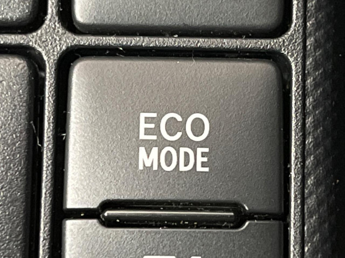 2016 Toyota Aqua DAA-NHP10 (UW-69ef58c65872a)[14]