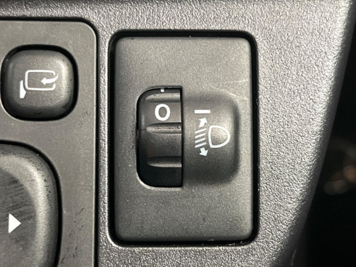 2016 Toyota Aqua DAA-NHP10 (UW-69ef58c65872a)[20]