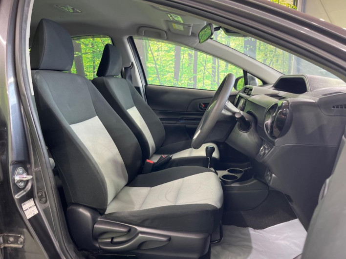 2016 Toyota Aqua DAA-NHP10 (UW-69ef58c65872a)[22]