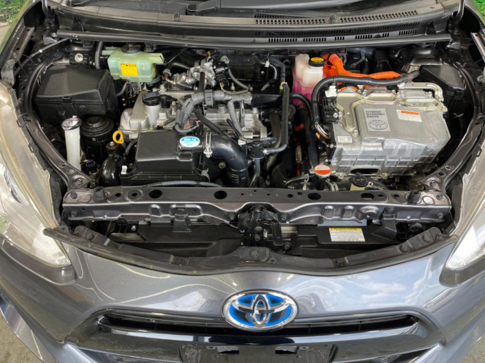 2016 Toyota Aqua DAA-NHP10 (UW-69ef58c65872a)[28]