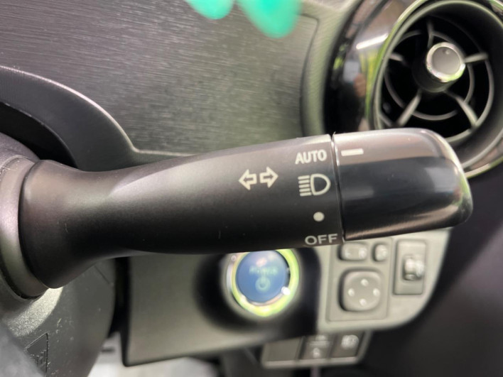 2016 Toyota Aqua DAA-NHP10 (UW-69ef58c65872a)[7]