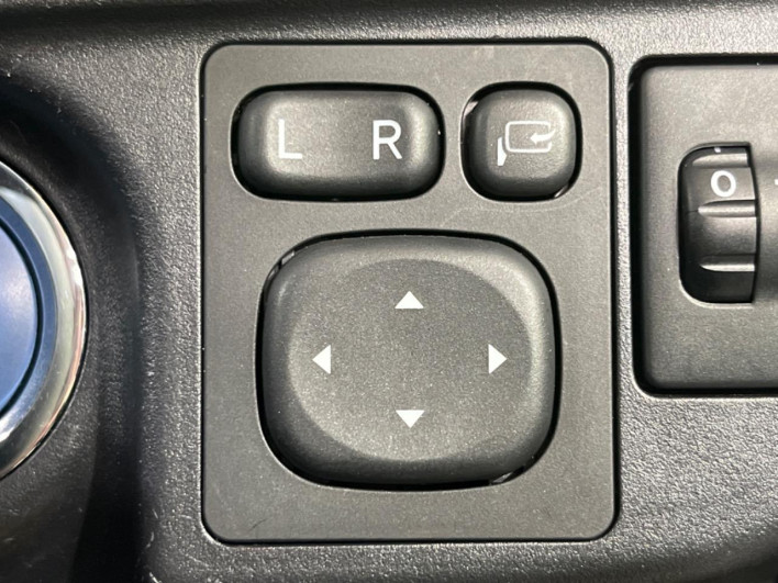 2016 Toyota Aqua DAA-NHP10 (UW-69ef58c65872a)[21]