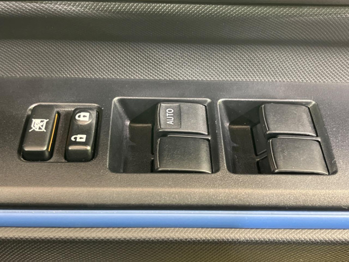 2016 Toyota Aqua DAA-NHP10 (UW-69ef58c65872a)[9]