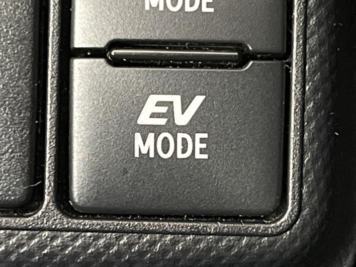 2016 Toyota Aqua DAA-NHP10 (UW-69ef58c65872a)[15]