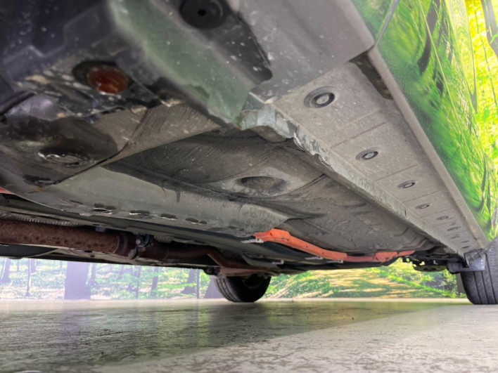 2016 Toyota Aqua DAA-NHP10 (UW-69ef58c65872a)[25]