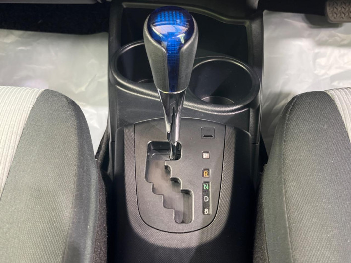 2016 Toyota Aqua DAA-NHP10 (UW-69ef58c65872a)[11]