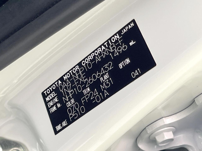 2019 Toyota Aqua DAA-NHP10 (UW-69ef58c66421c)[1]