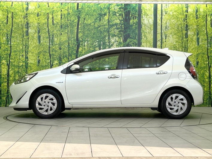 2019 Toyota Aqua DAA-NHP10 (UW-69ef58c66421c)[12]