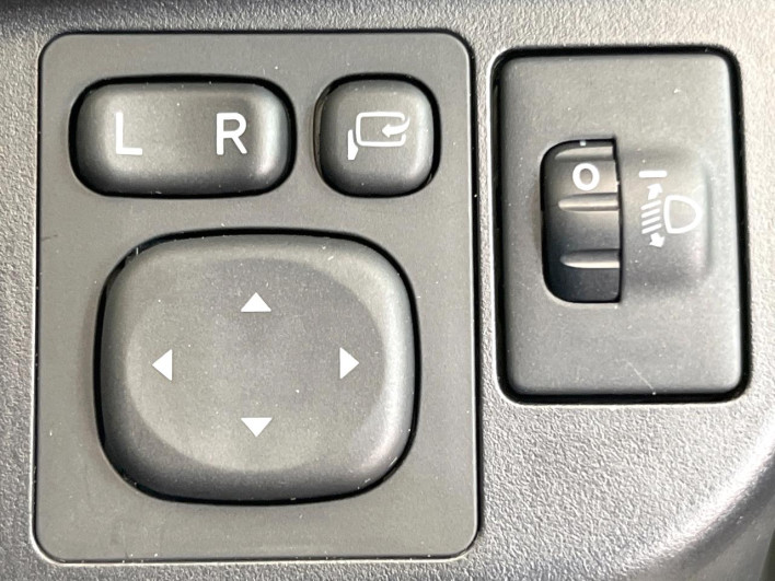 2019 Toyota Aqua DAA-NHP10 (UW-69ef58c66421c)[17]