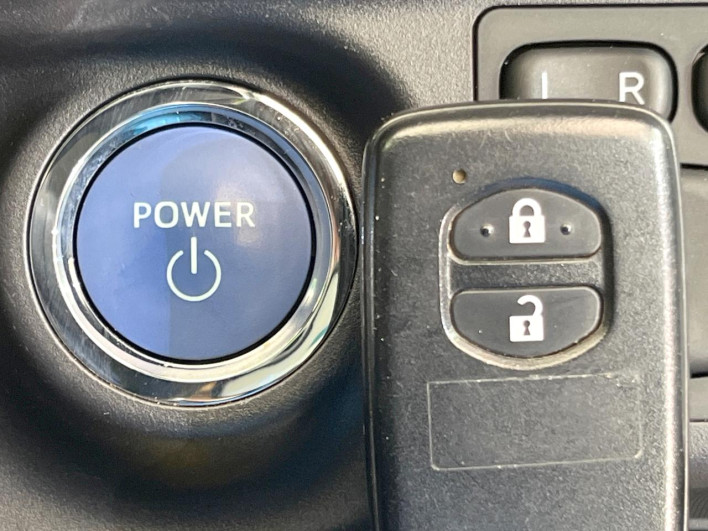 2019 Toyota Aqua DAA-NHP10 (UW-69ef58c66421c)[16]