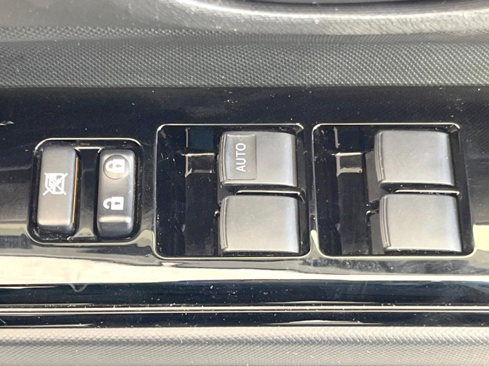 2019 Toyota Aqua DAA-NHP10 (UW-69ef58c66421c)[14]