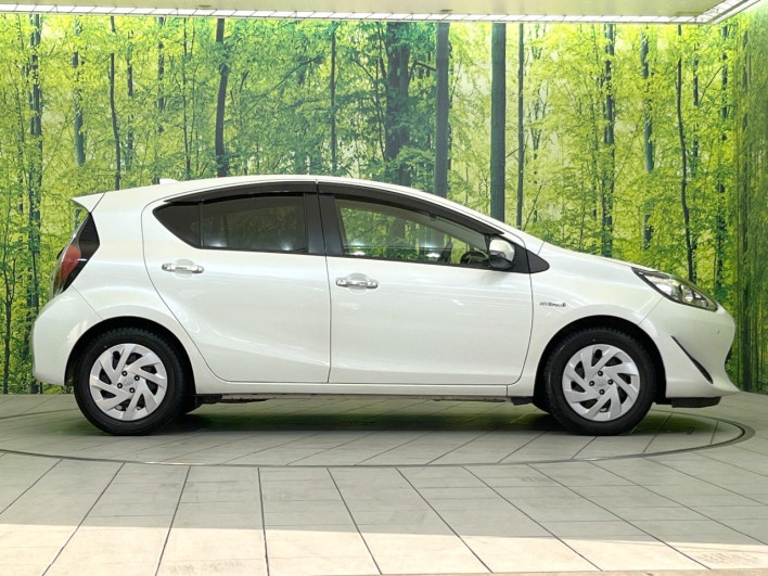 2019 Toyota Aqua DAA-NHP10 (UW-69ef58c66421c)[8]