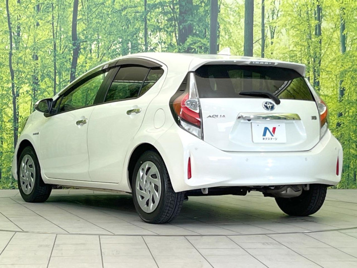 2019 Toyota Aqua DAA-NHP10 (UW-69ef58c66421c)[11]