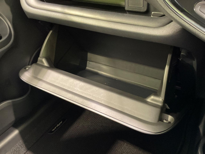 2019 Toyota Aqua DAA-NHP10 (UW-69ef58c754ca6)[23]