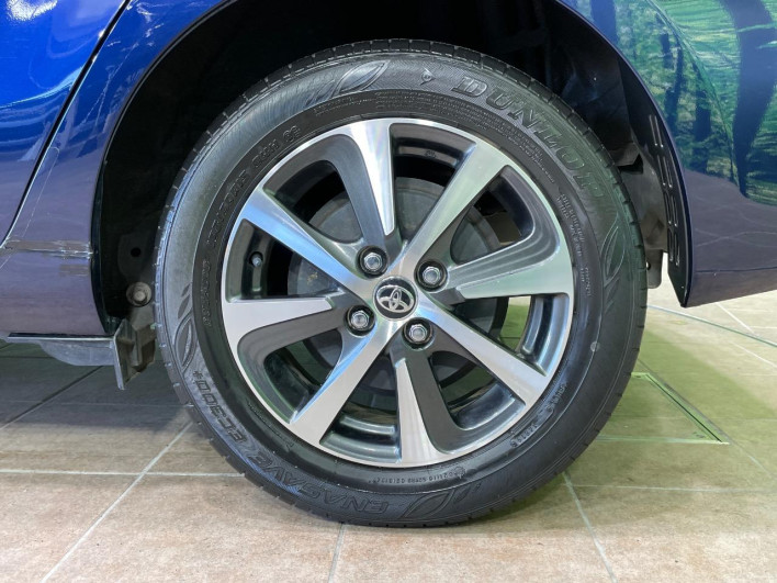 2019 Toyota Aqua DAA-NHP10 (UW-69ef58c754ca6)[11]