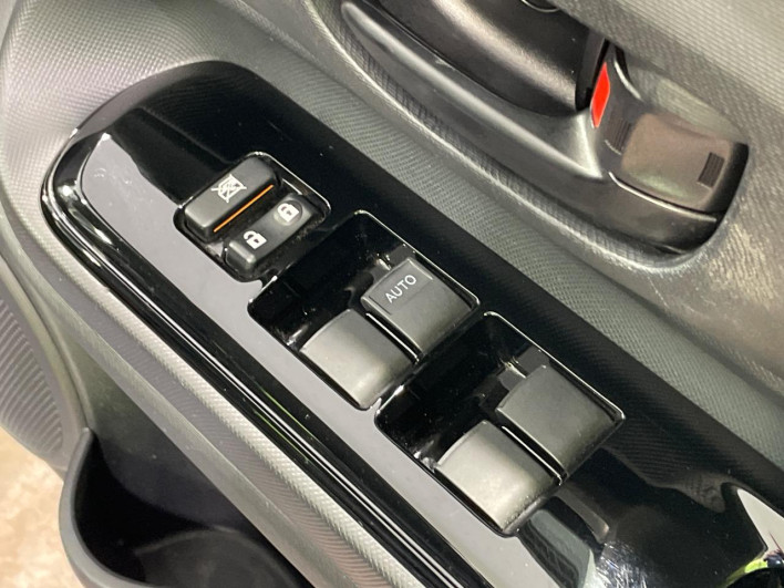 2019 Toyota Aqua DAA-NHP10 (UW-69ef58c754ca6)[13]