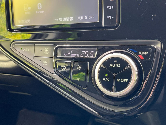 2019 Toyota Aqua DAA-NHP10 (UW-69ef58c754ca6)[28]