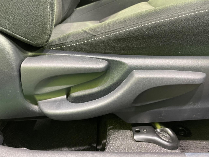 2019 Toyota Aqua DAA-NHP10 (UW-69ef58c754ca6)[14]