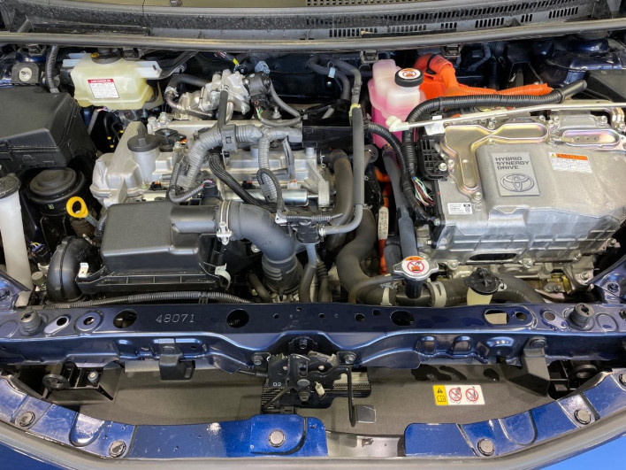 2019 Toyota Aqua DAA-NHP10 (UW-69ef58c754ca6)[6]