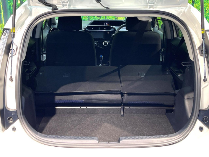 2021 Toyota Aqua 6AA-NHP10 (UW-69ef58c9f1746)[18]