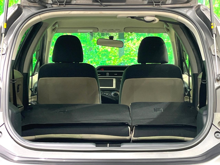 2013 Toyota Aqua DAA-NHP10 (UW-69ef58ca4cfff)[16]