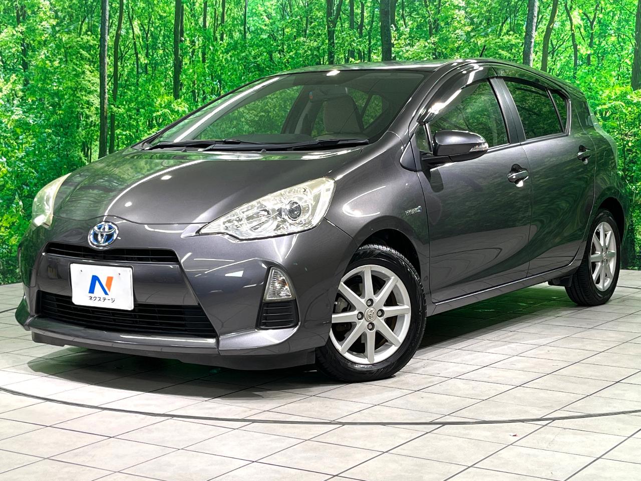 2013 Toyota Aqua DAA-NHP10