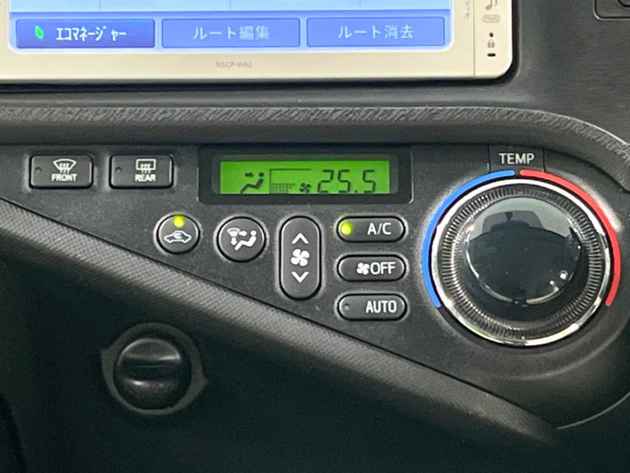 2013 Toyota Aqua DAA-NHP10 (UW-69ef58ca4cfff)[19]