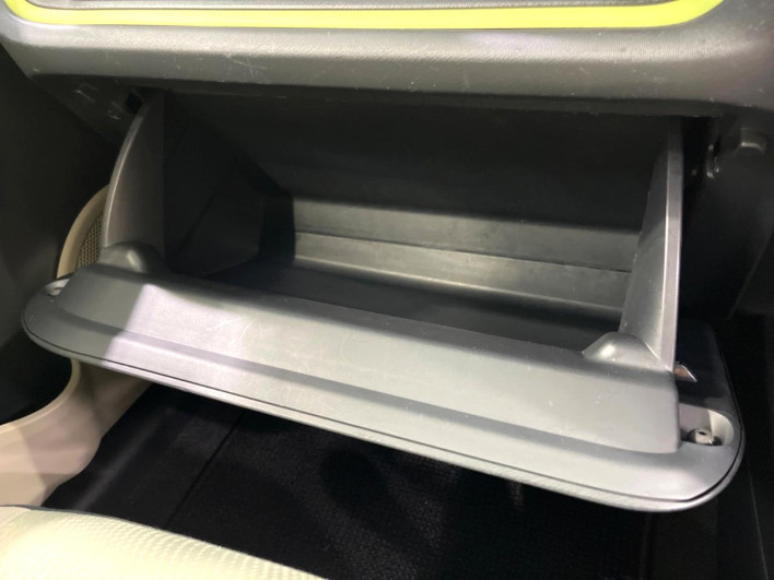 2013 Toyota Aqua DAA-NHP10 (UW-69ef58ca4cfff)[27]