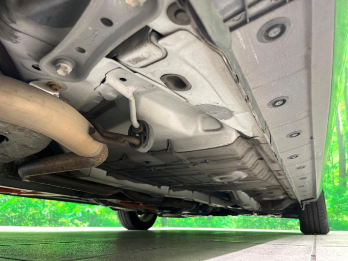 2013 Toyota Aqua DAA-NHP10 (UW-69ef58ca4cfff)[11]