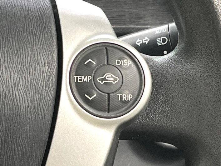 2013 Toyota Aqua DAA-NHP10 (UW-69ef58ca4cfff)[25]