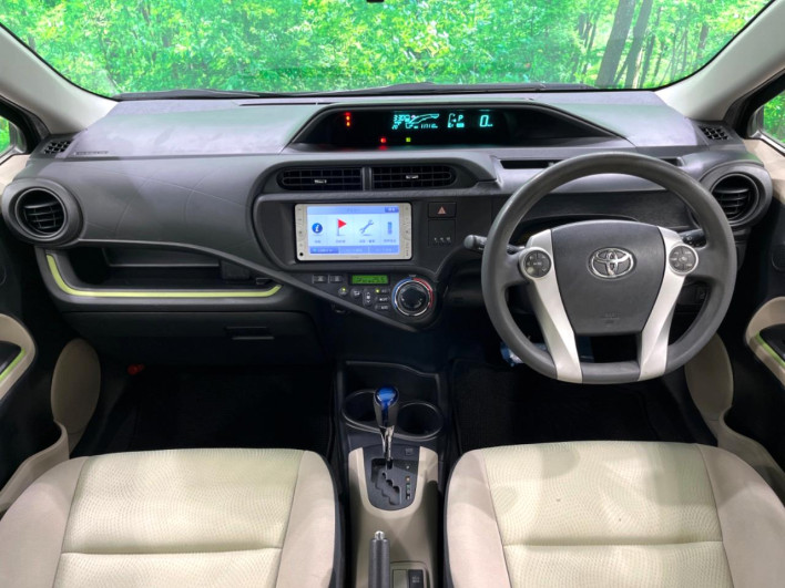 2013 Toyota Aqua DAA-NHP10 (UW-69ef58ca4cfff)[18]